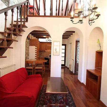 Captivating 4 -bed In Historic Appartamento *